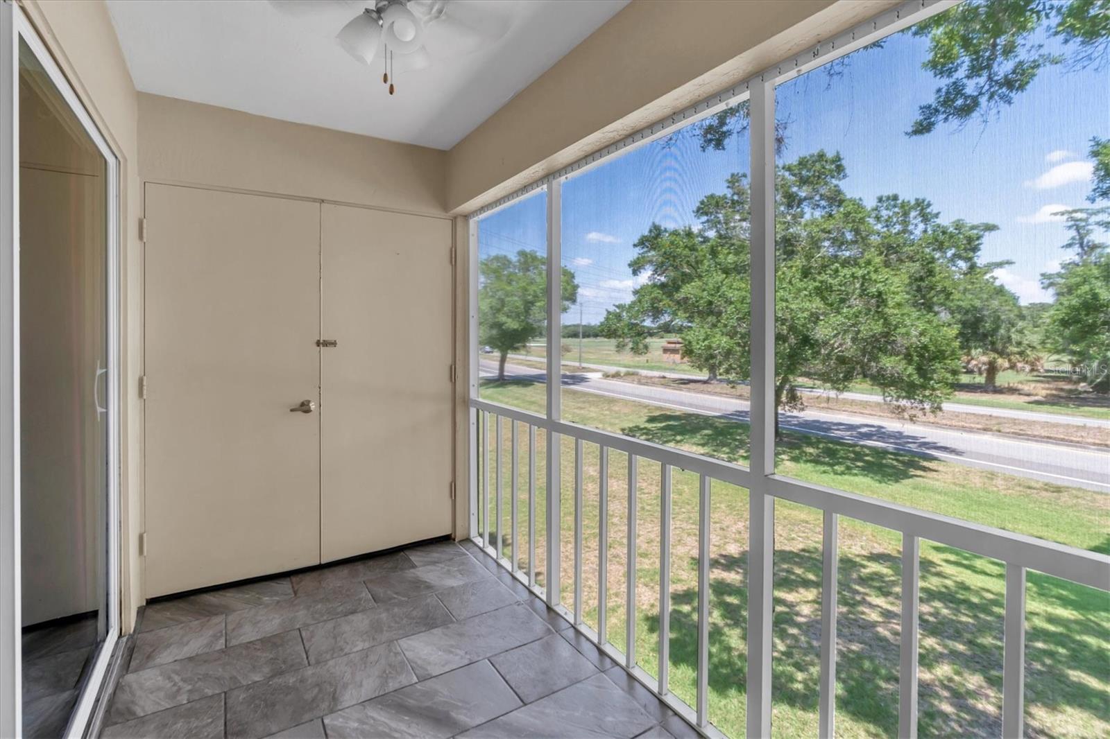 Listing photo id 18 for 232 Caryl Way 36