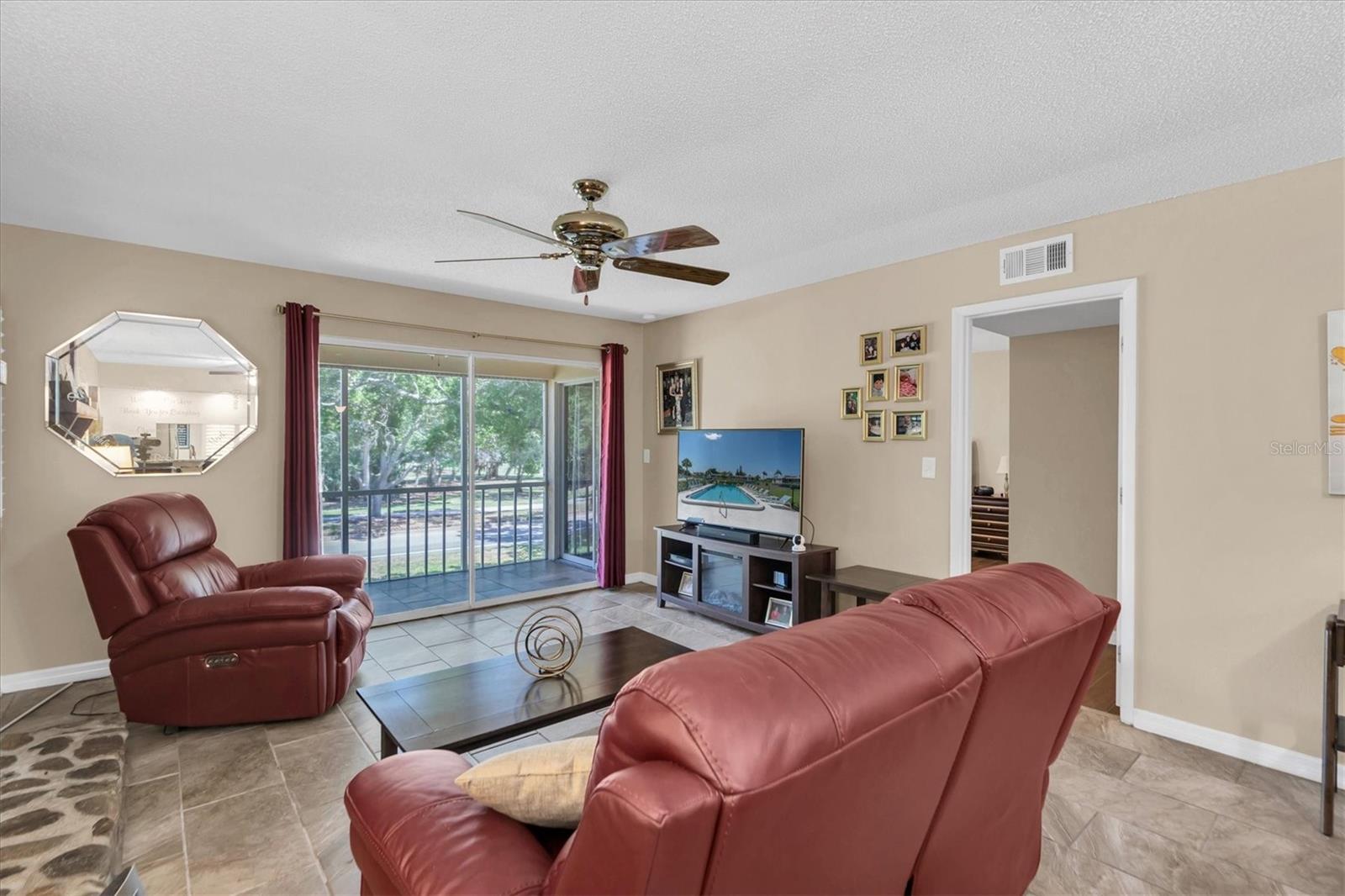 Listing photo id 2 for 232 Caryl Way 36