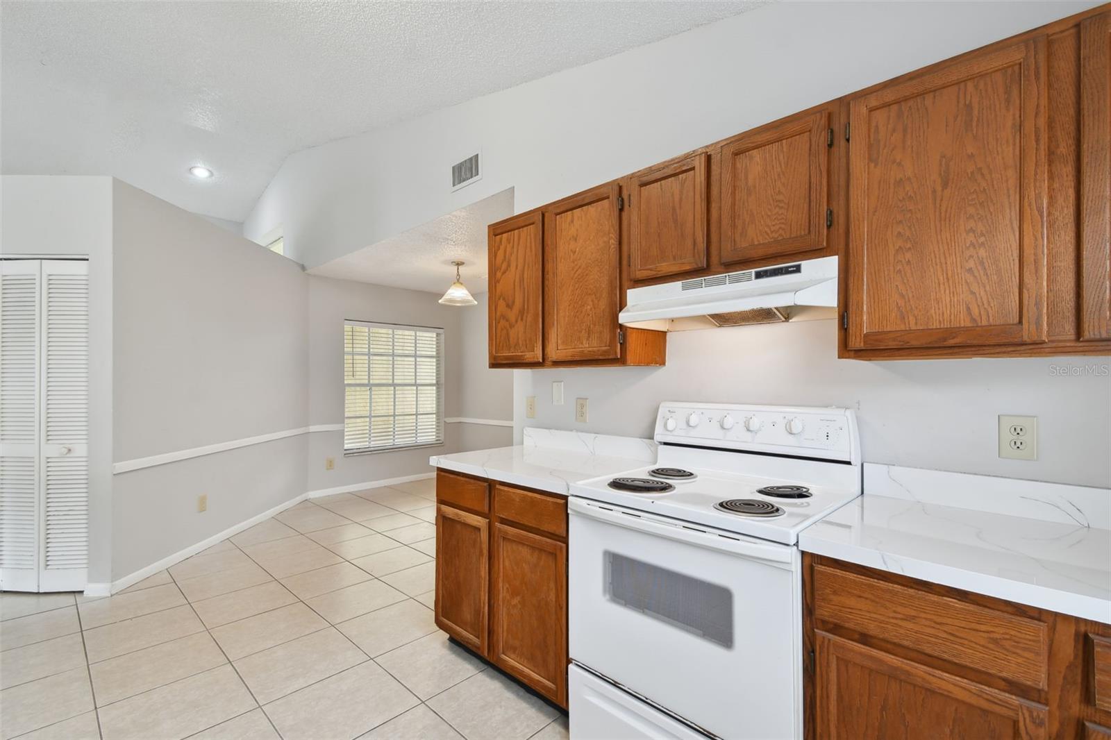 Listing photo id 12 for 1508 Vernon Court