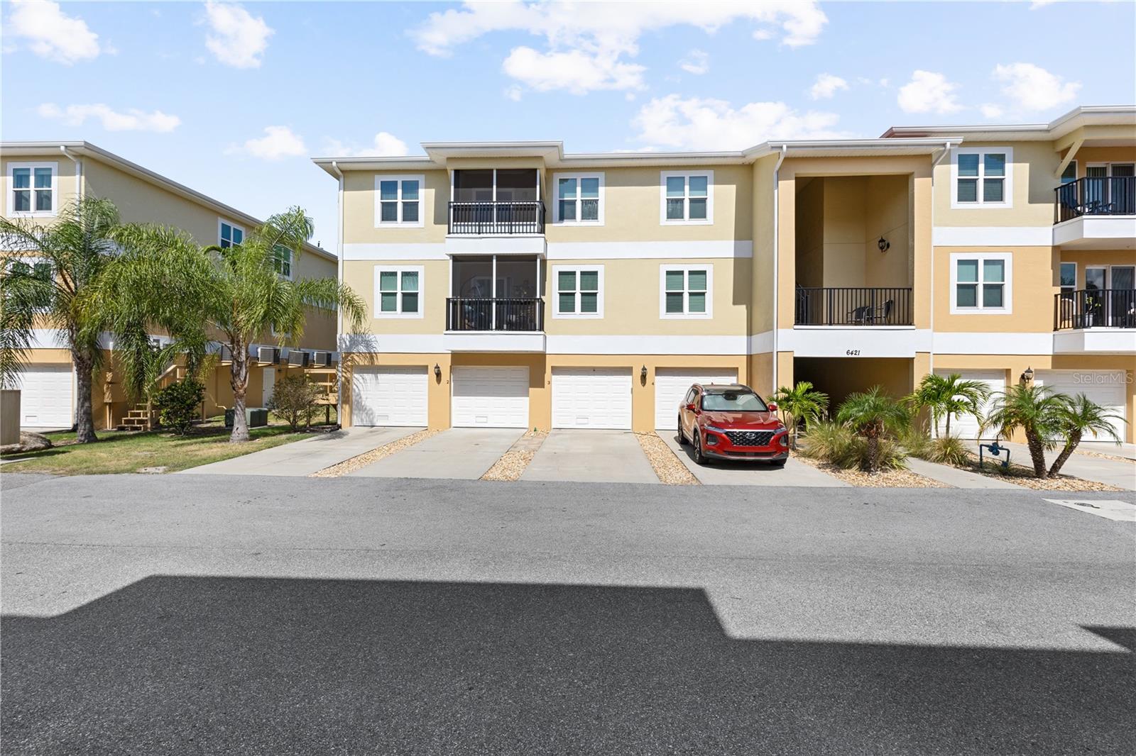 Image 1 of 16 For 6421 Banyan Boulevard 301