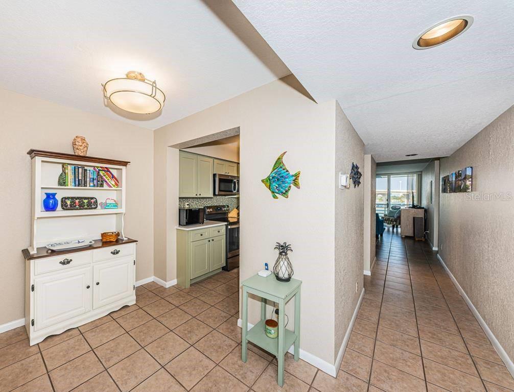 Image 7 of 27 For 5901 Bahia Del Mar Circle 518