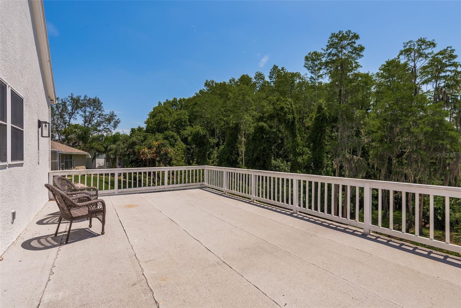 Listing photo id 28 for 877 Cypress Lakeview Court