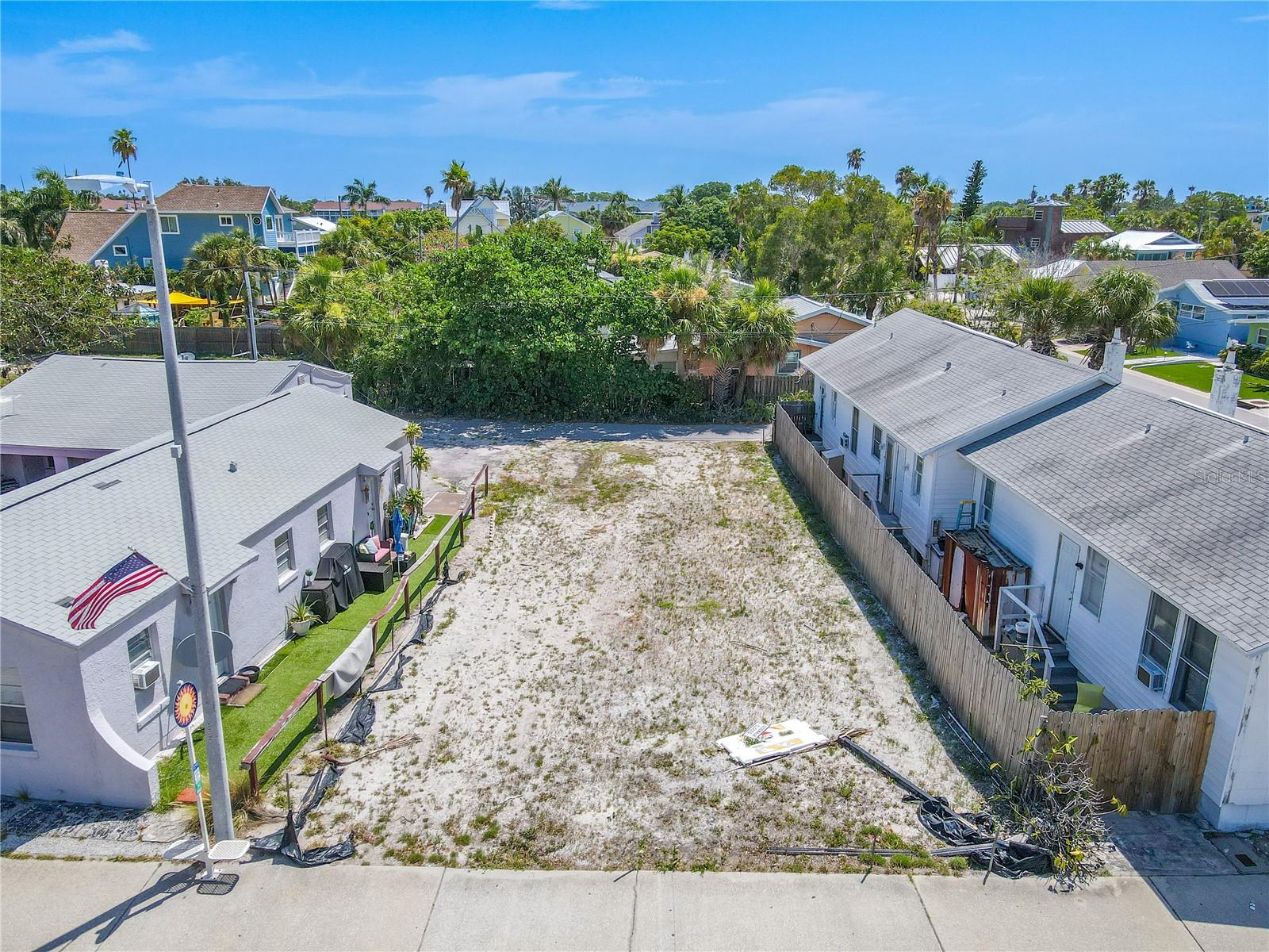 Listing photo id 7 for 12103 Gulf Boulevard