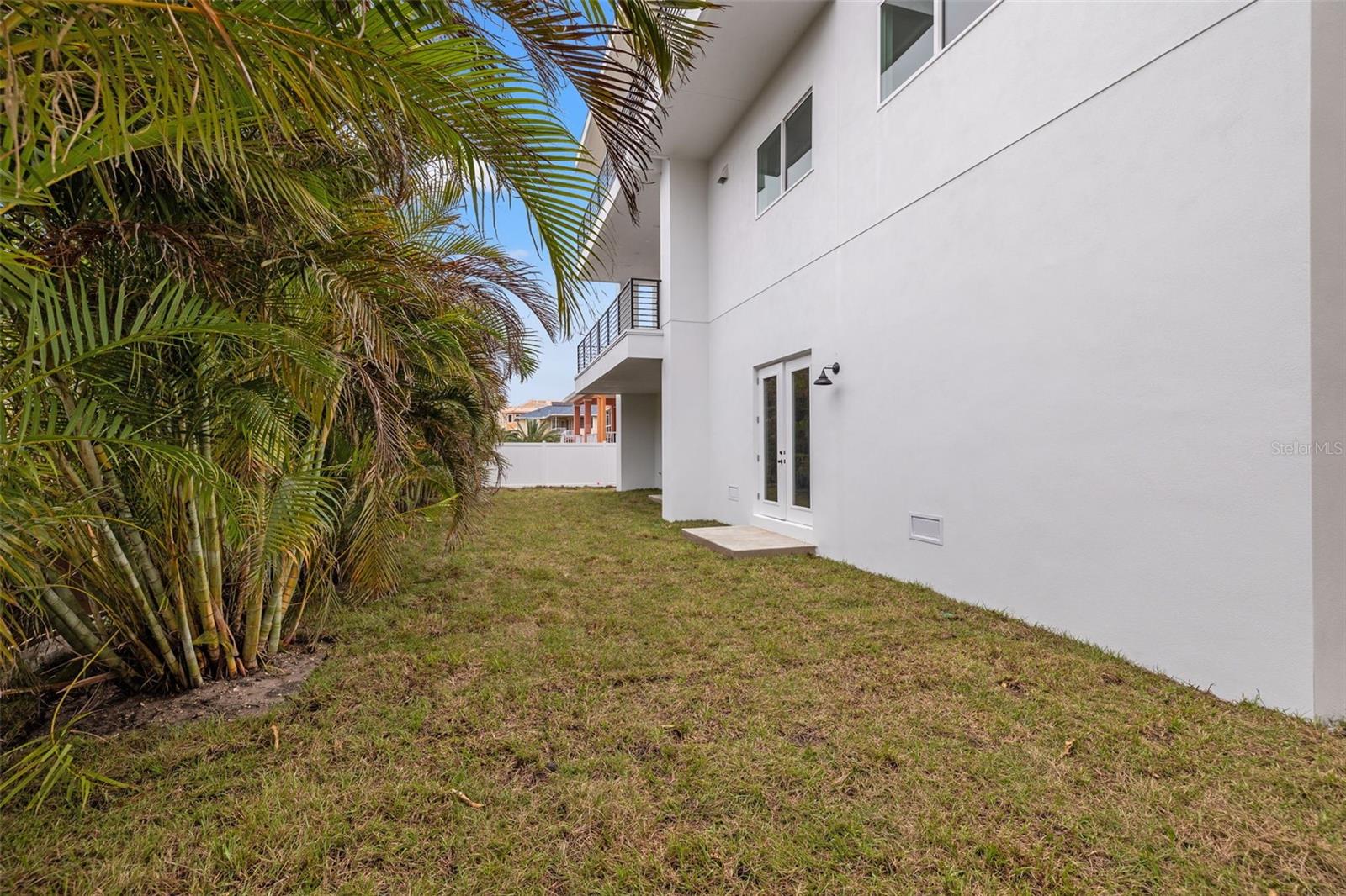 Listing photo id 59 for 3221 Gulf Boulevard