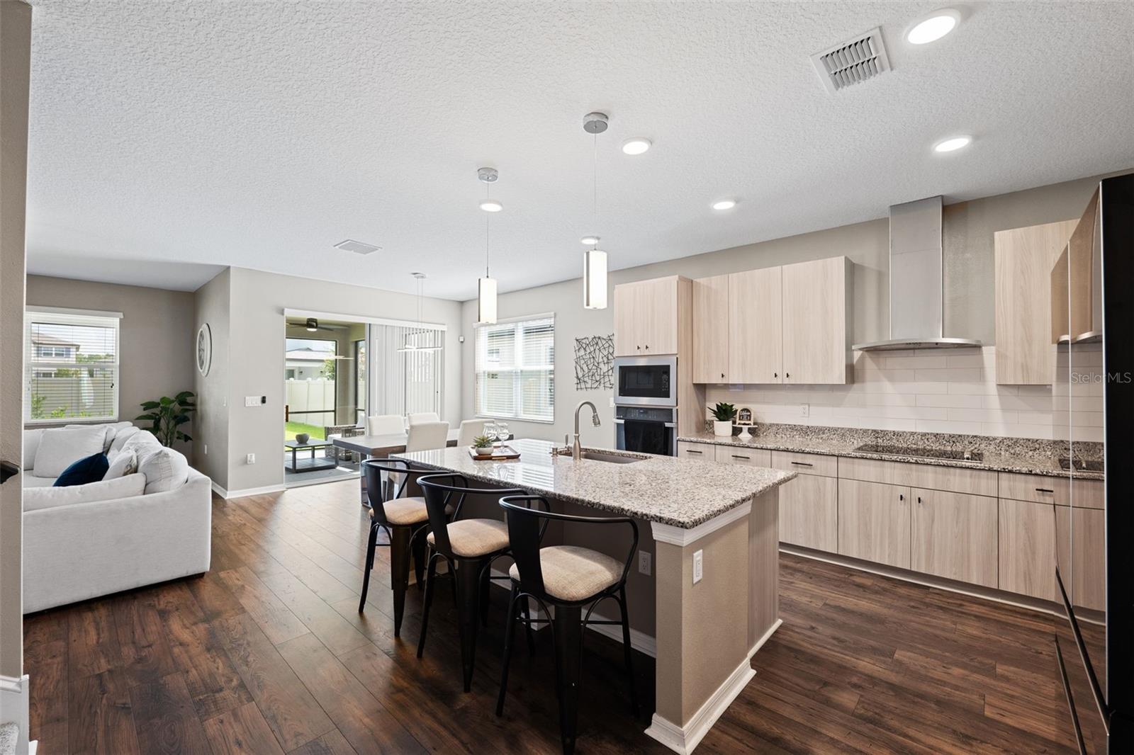 Listing photo id 8 for 33263 Sycamore Leaf Drive