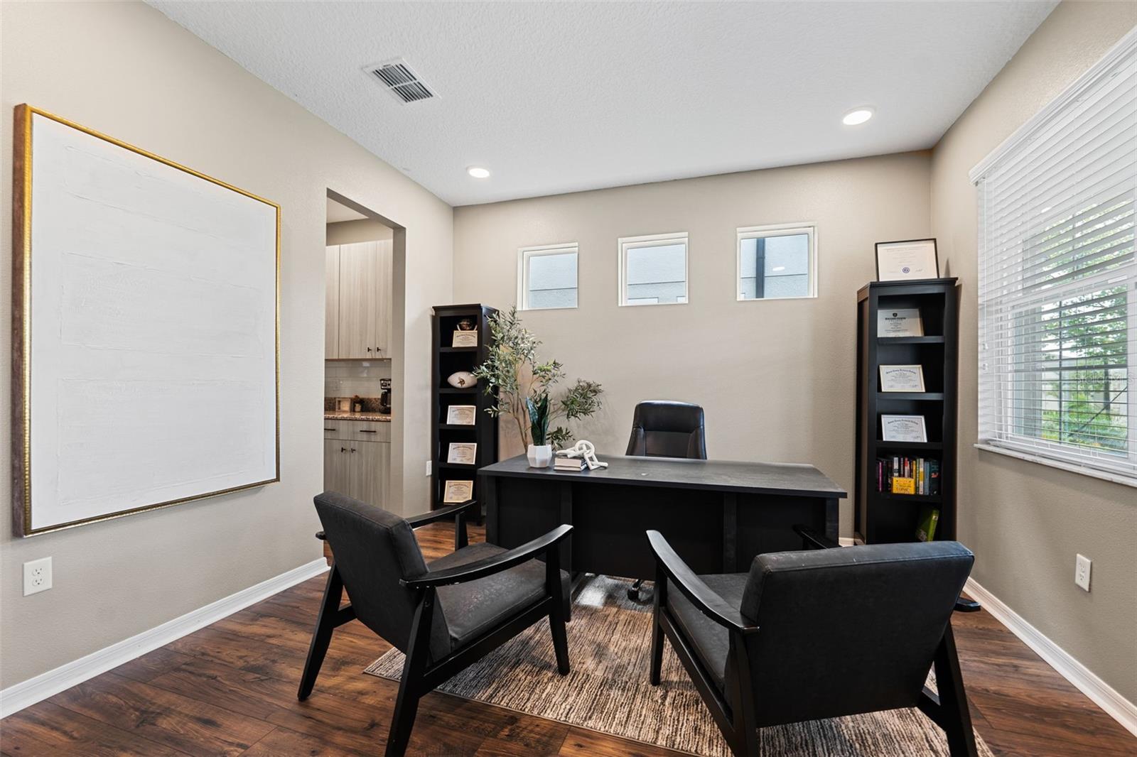 Listing photo id 2 for 33263 Sycamore Leaf Drive