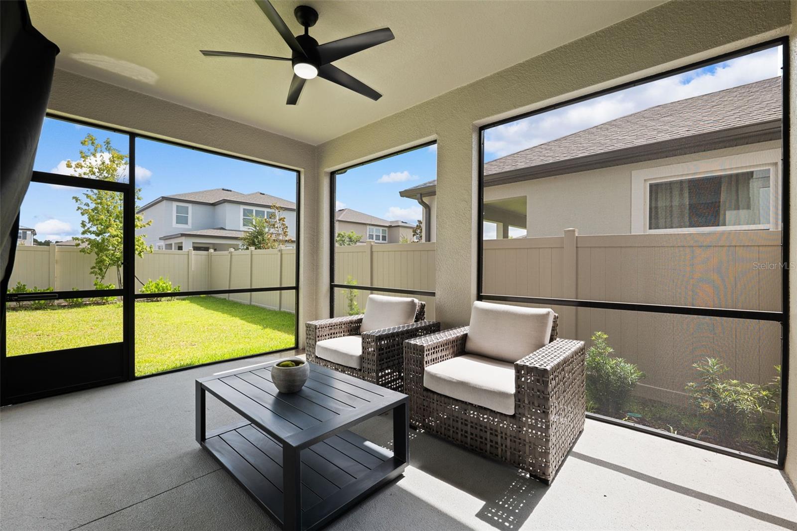 Listing photo id 40 for 33263 Sycamore Leaf Drive