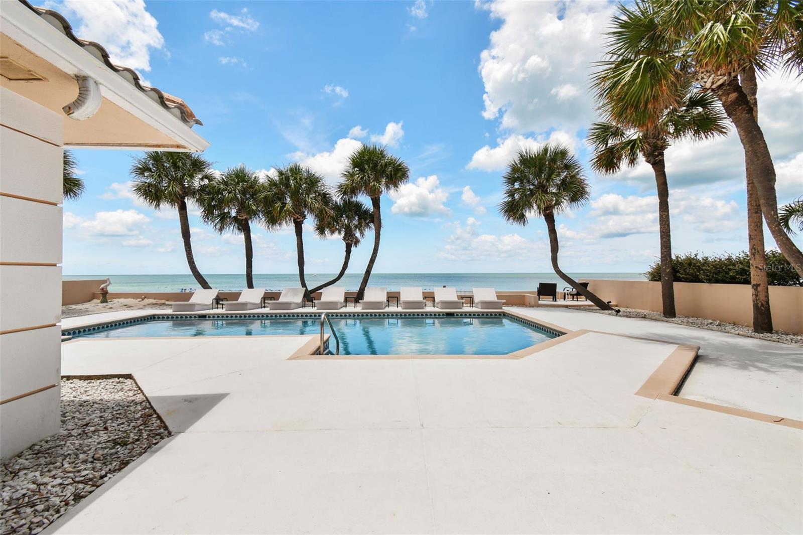 Listing photo id 8 for 1520 Gulf Boulevard