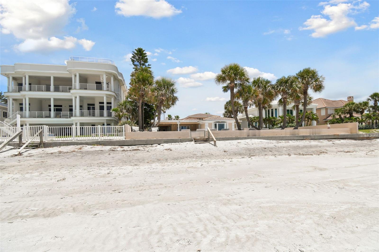 Listing photo id 13 for 1520 Gulf Boulevard