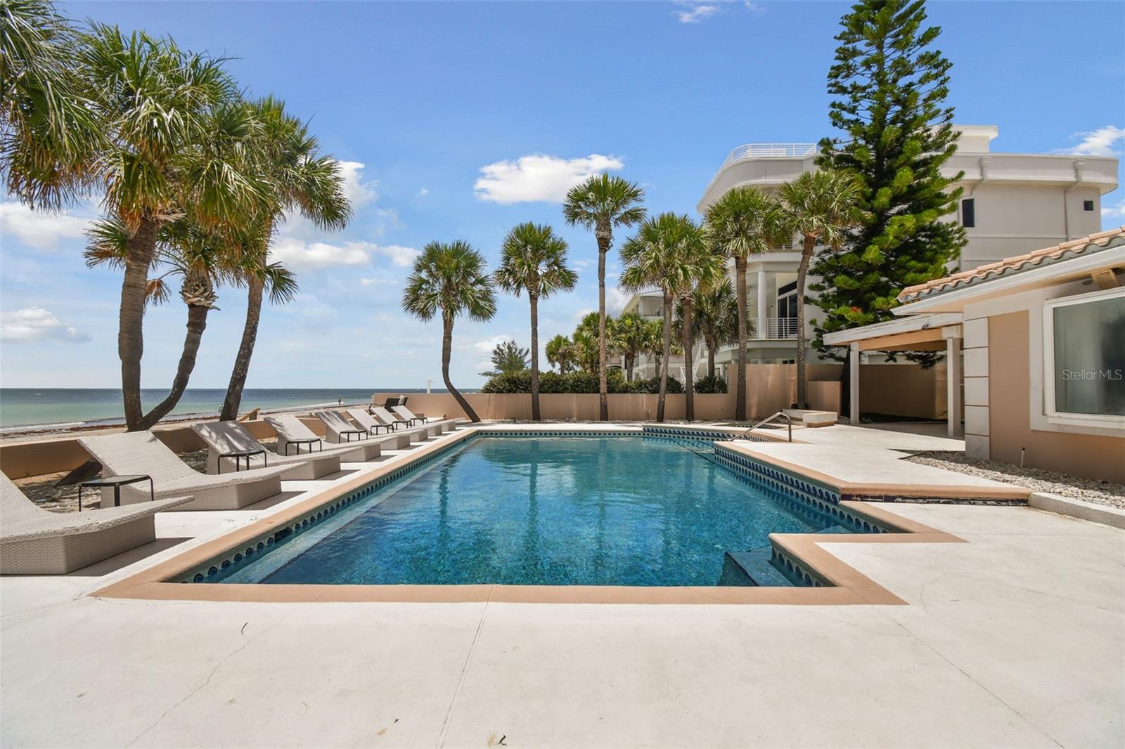 Listing photo id 6 for 1520 Gulf Boulevard