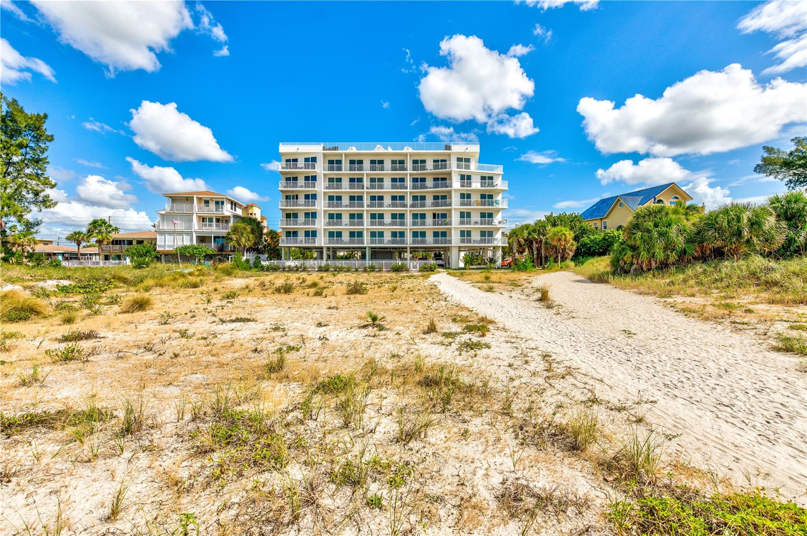 Listing photo id 14 for 10116 Gulf Boulevard 203w