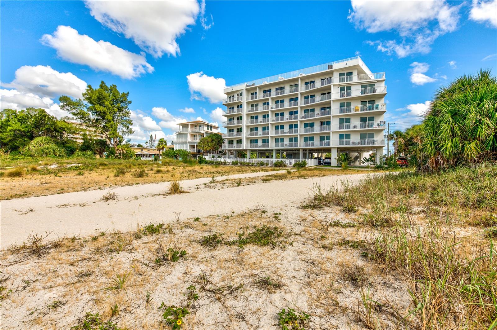 Listing photo id 15 for 10116 Gulf Boulevard 203w