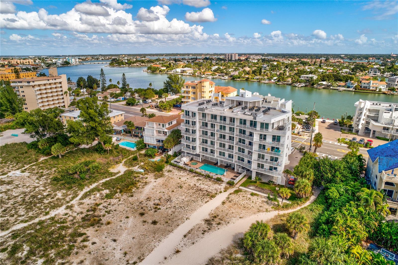 Listing photo id 17 for 10116 Gulf Boulevard 203w