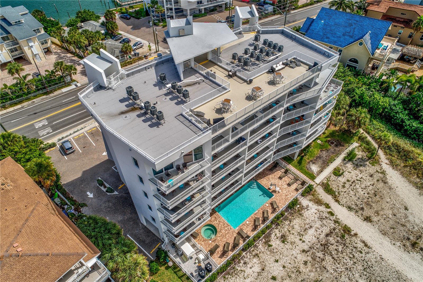 Listing photo id 18 for 10116 Gulf Boulevard 203w