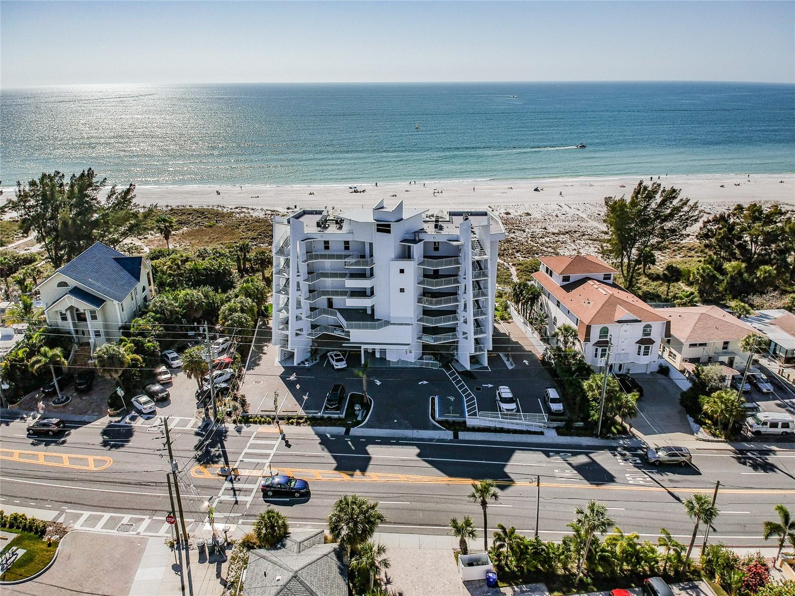 Listing photo id 20 for 10116 Gulf Boulevard 203w