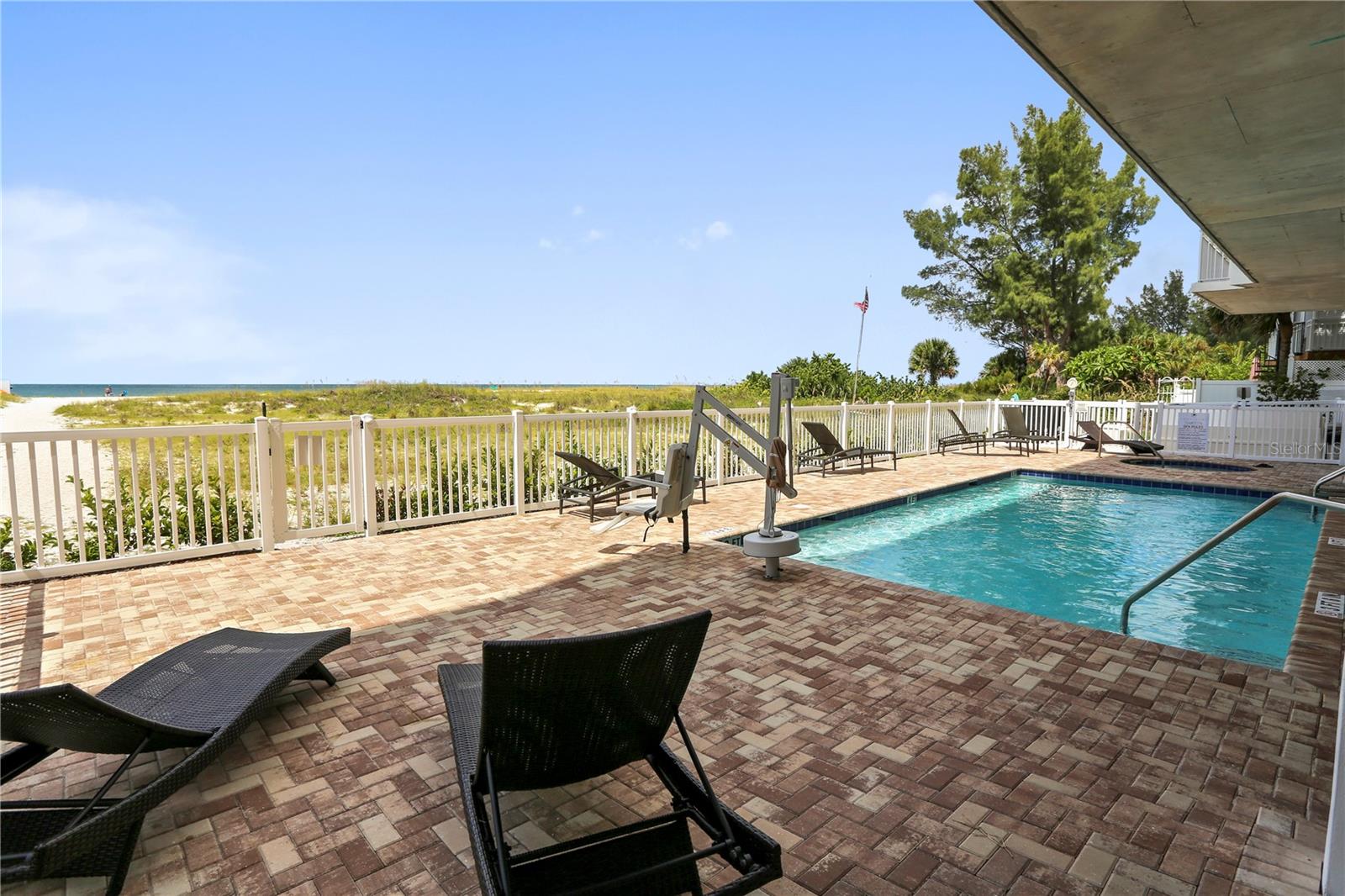 Listing photo id 23 for 10116 Gulf Boulevard 203w