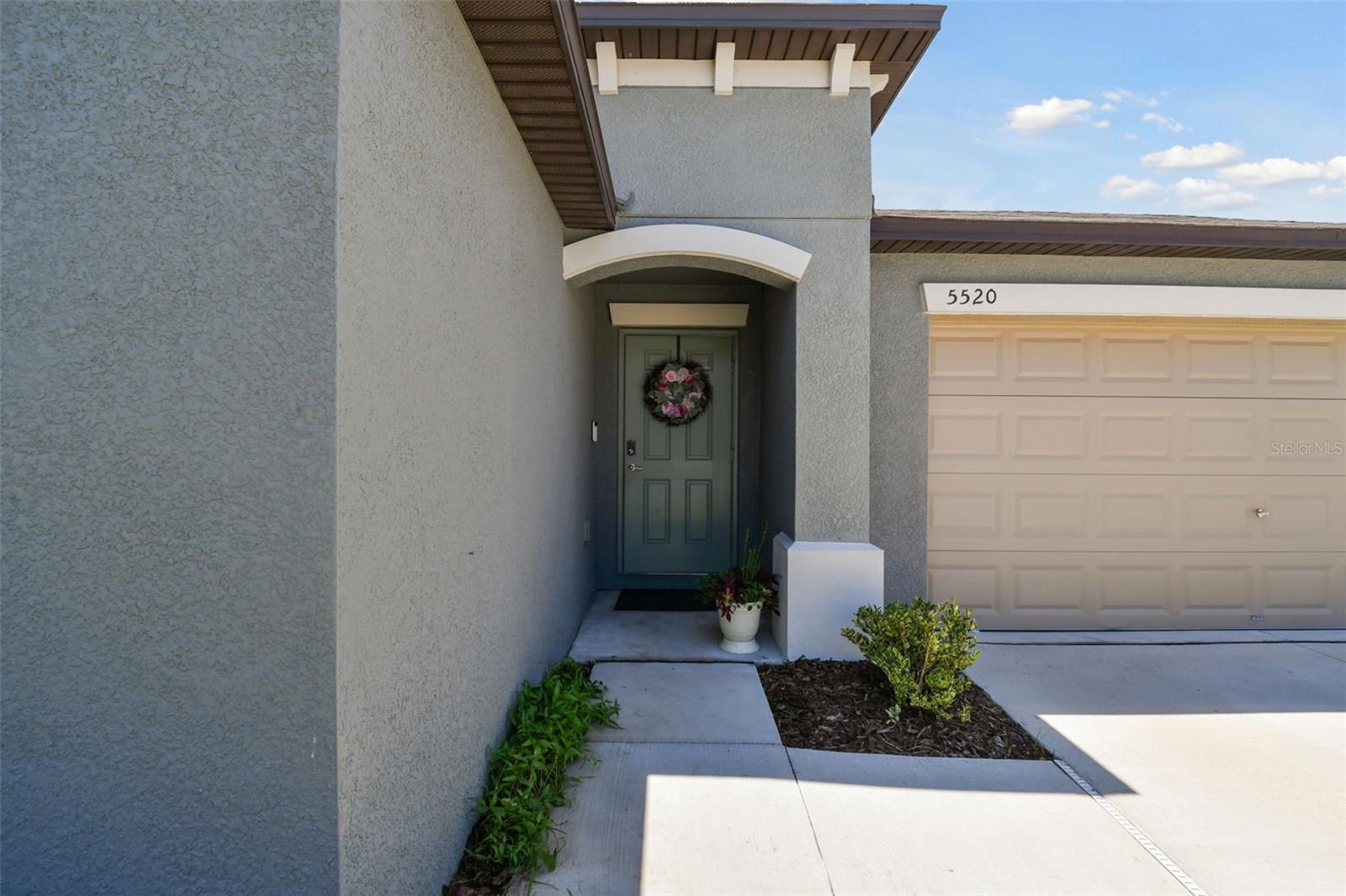 Listing photo id 8 for 5520 Blue Azure Drive