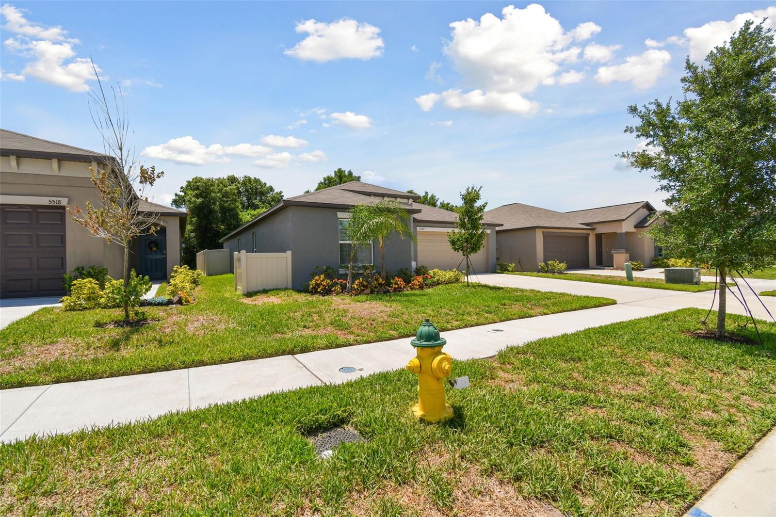 Listing photo id 11 for 5520 Blue Azure Drive