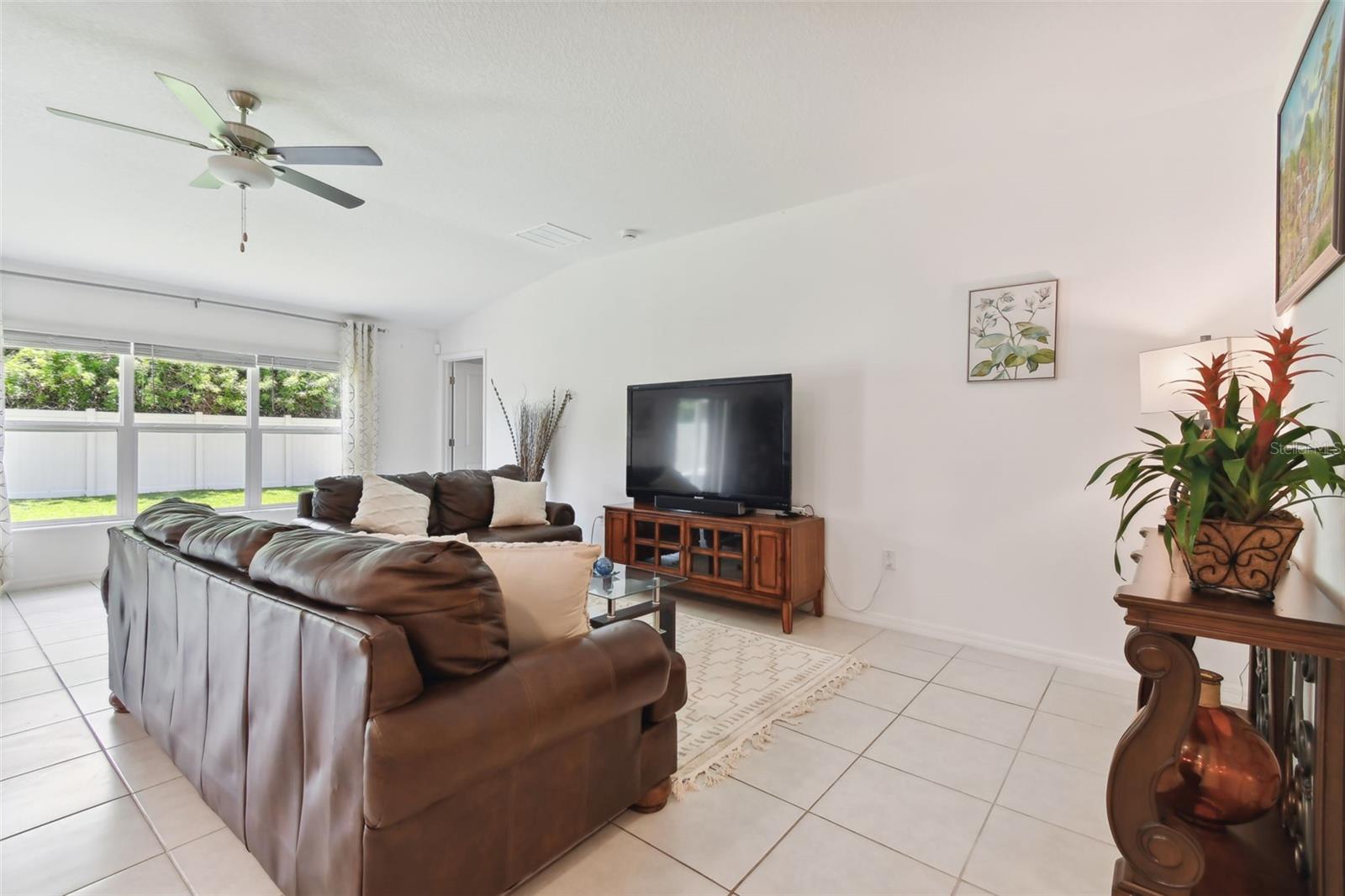 Listing photo id 24 for 5520 Blue Azure Drive