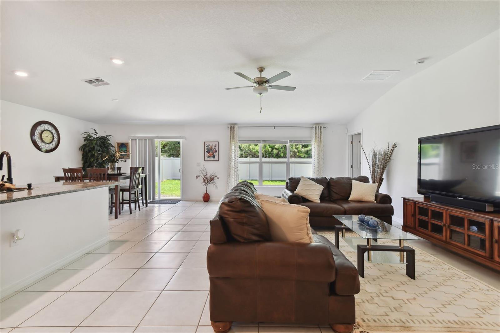 Listing photo id 25 for 5520 Blue Azure Drive