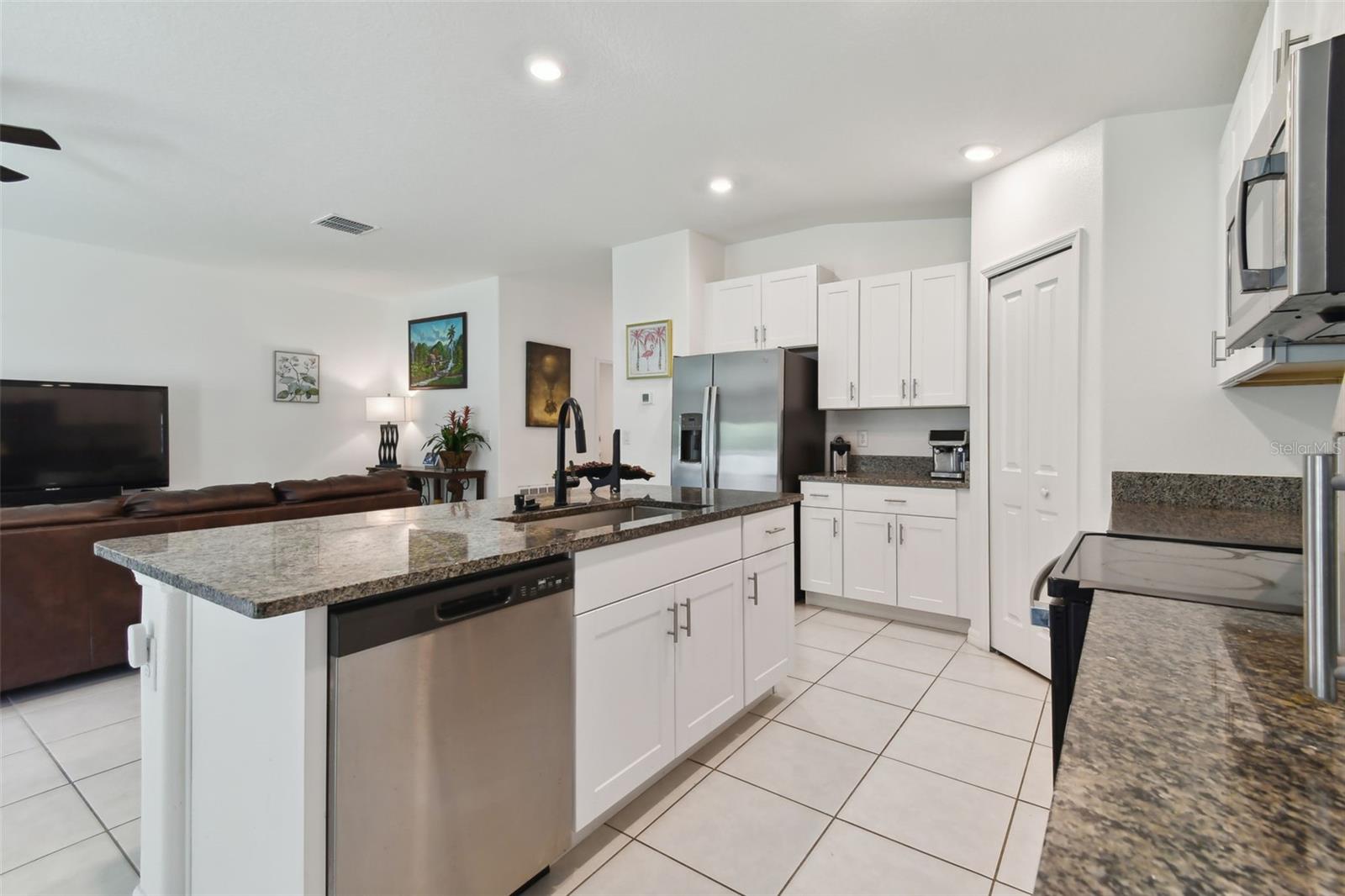 Listing photo id 30 for 5520 Blue Azure Drive