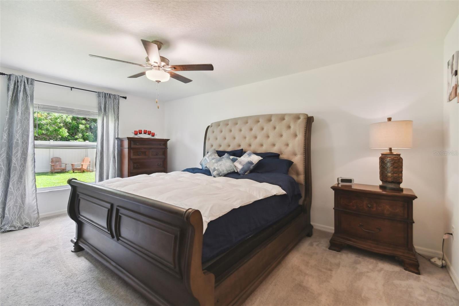 Listing photo id 4 for 5520 Blue Azure Drive