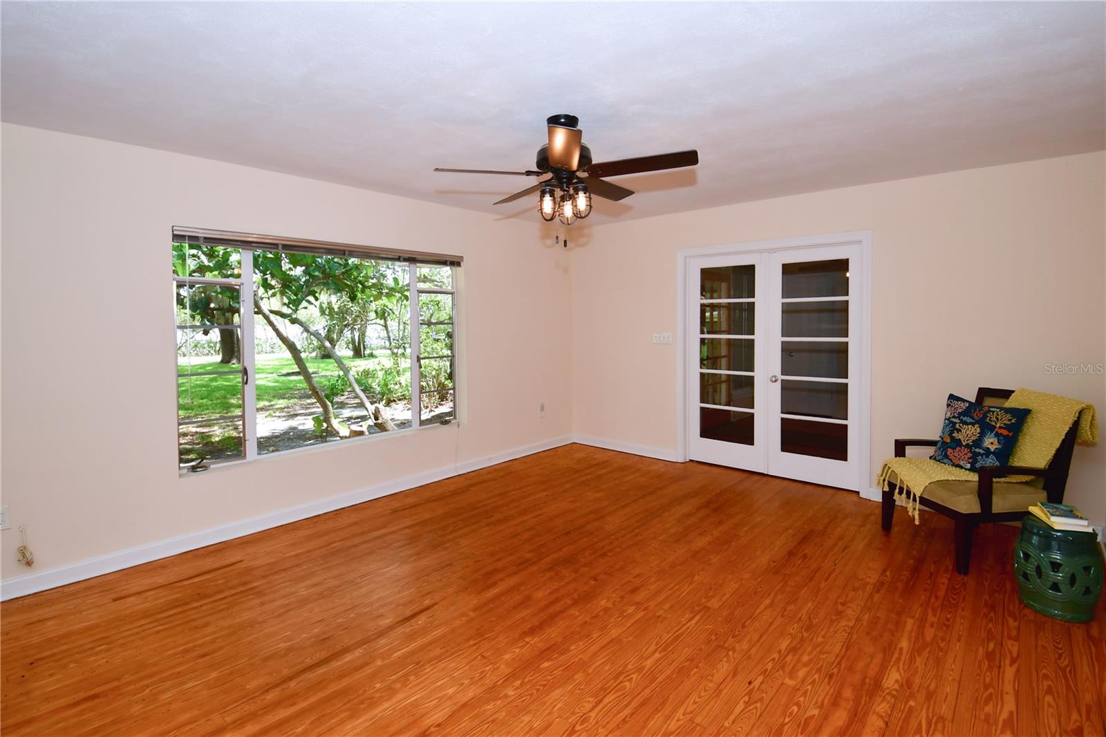 Listing photo id 6 for 160 Bayshore Drive