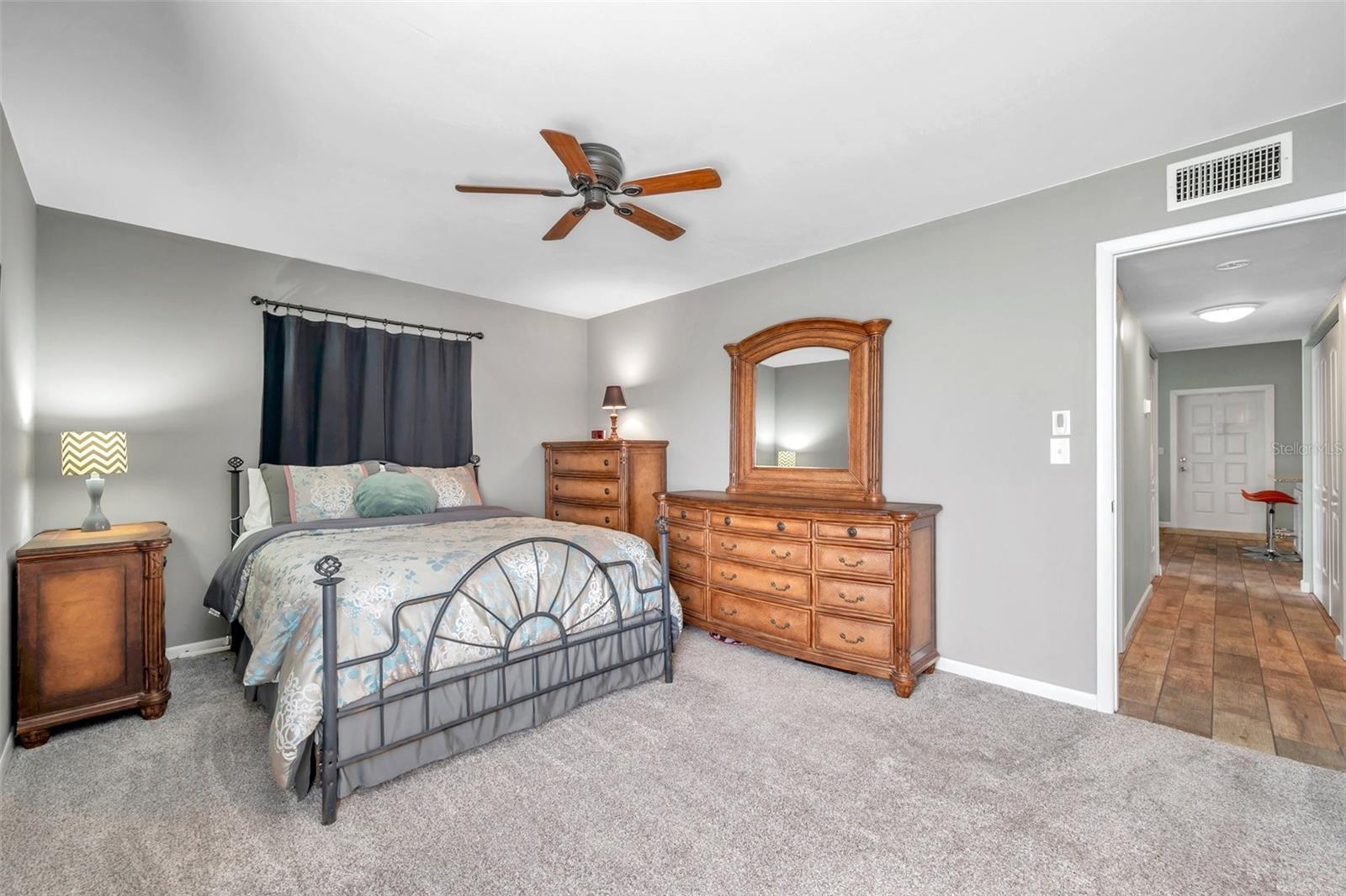 Listing photo id 7 for 1423 Pine Glen Lane B3