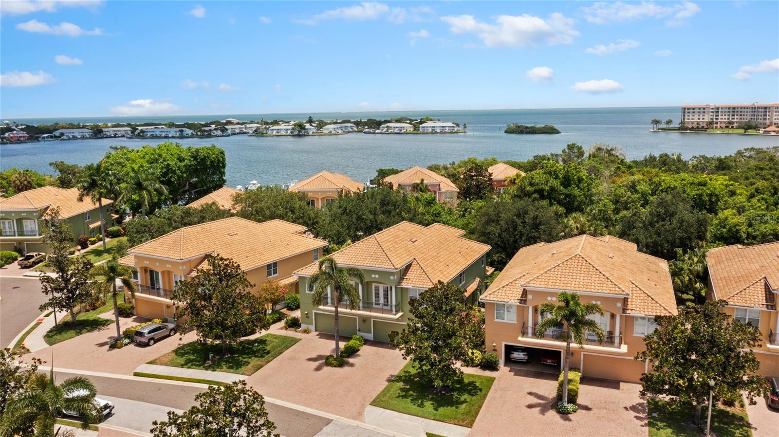 Listing photo id 2 for 168 Banyan Bay Drive