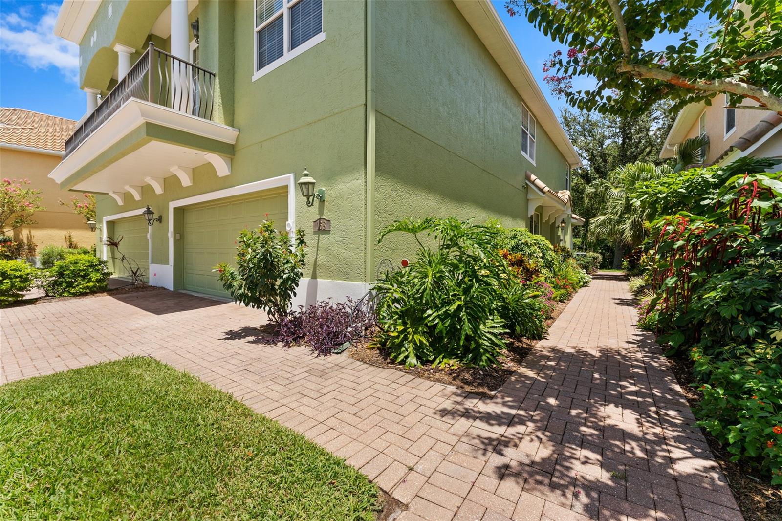 Listing photo id 3 for 168 Banyan Bay Drive