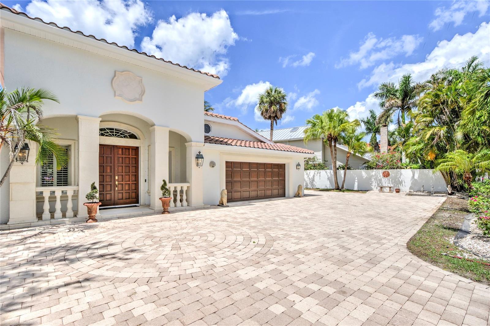 Listing photo id 9 for 548 Siesta Drive