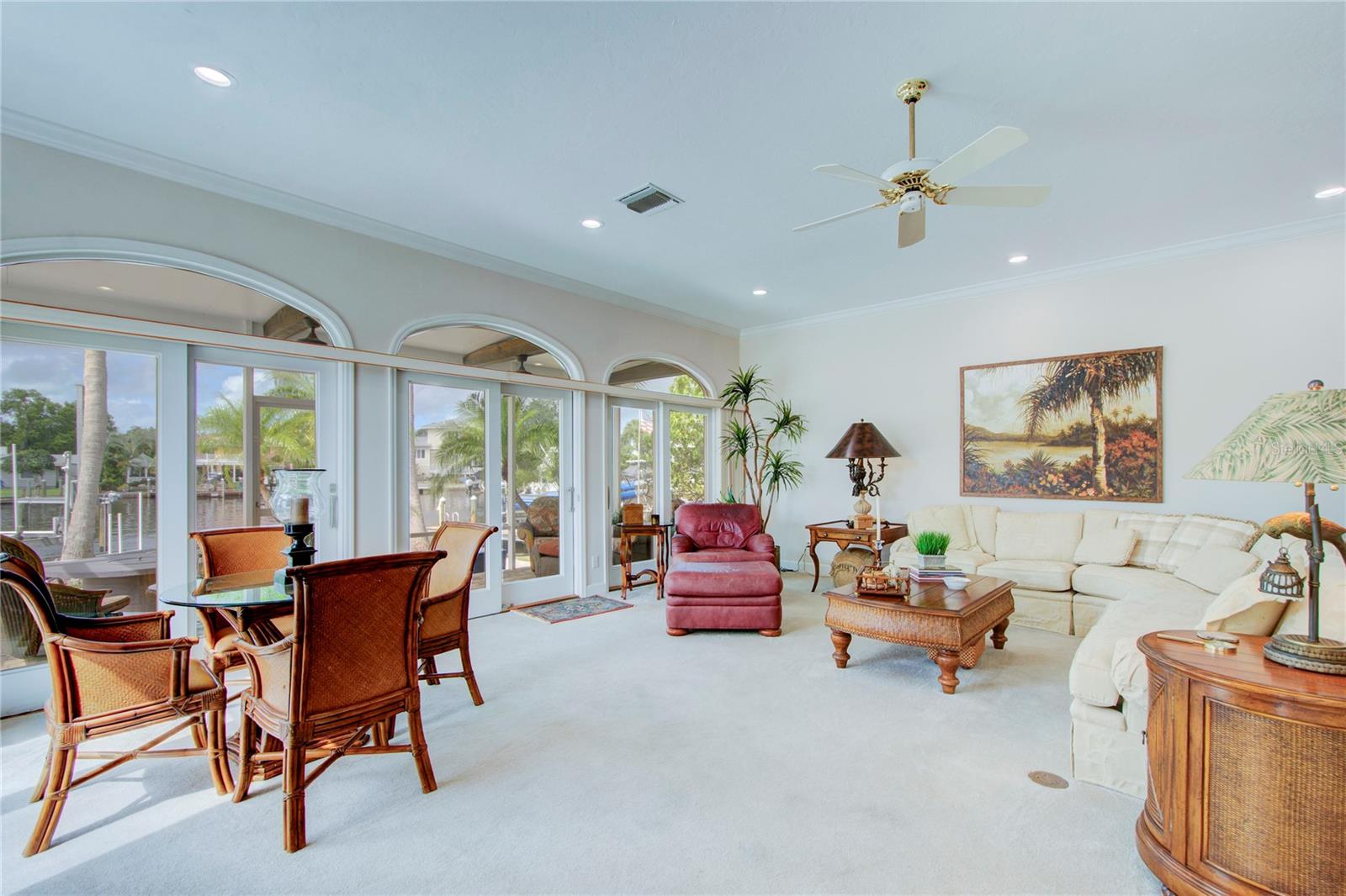 Listing photo id 28 for 548 Siesta Drive