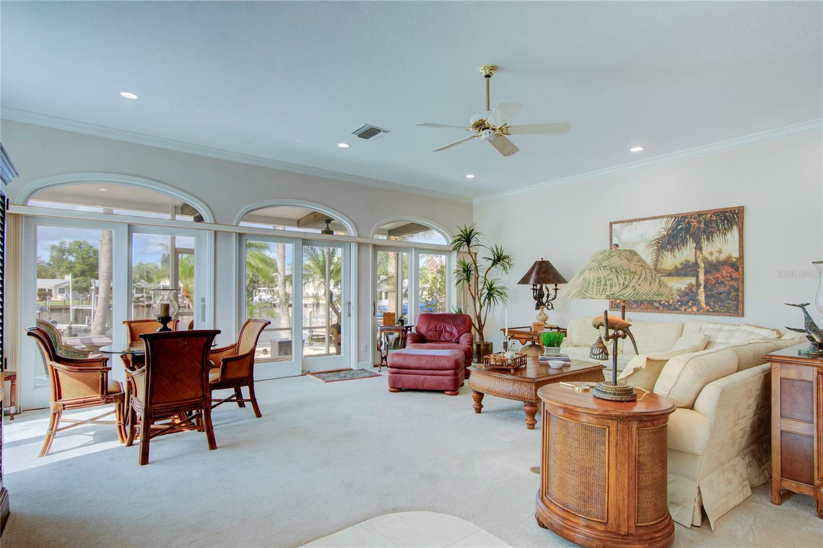 Listing photo id 29 for 548 Siesta Drive