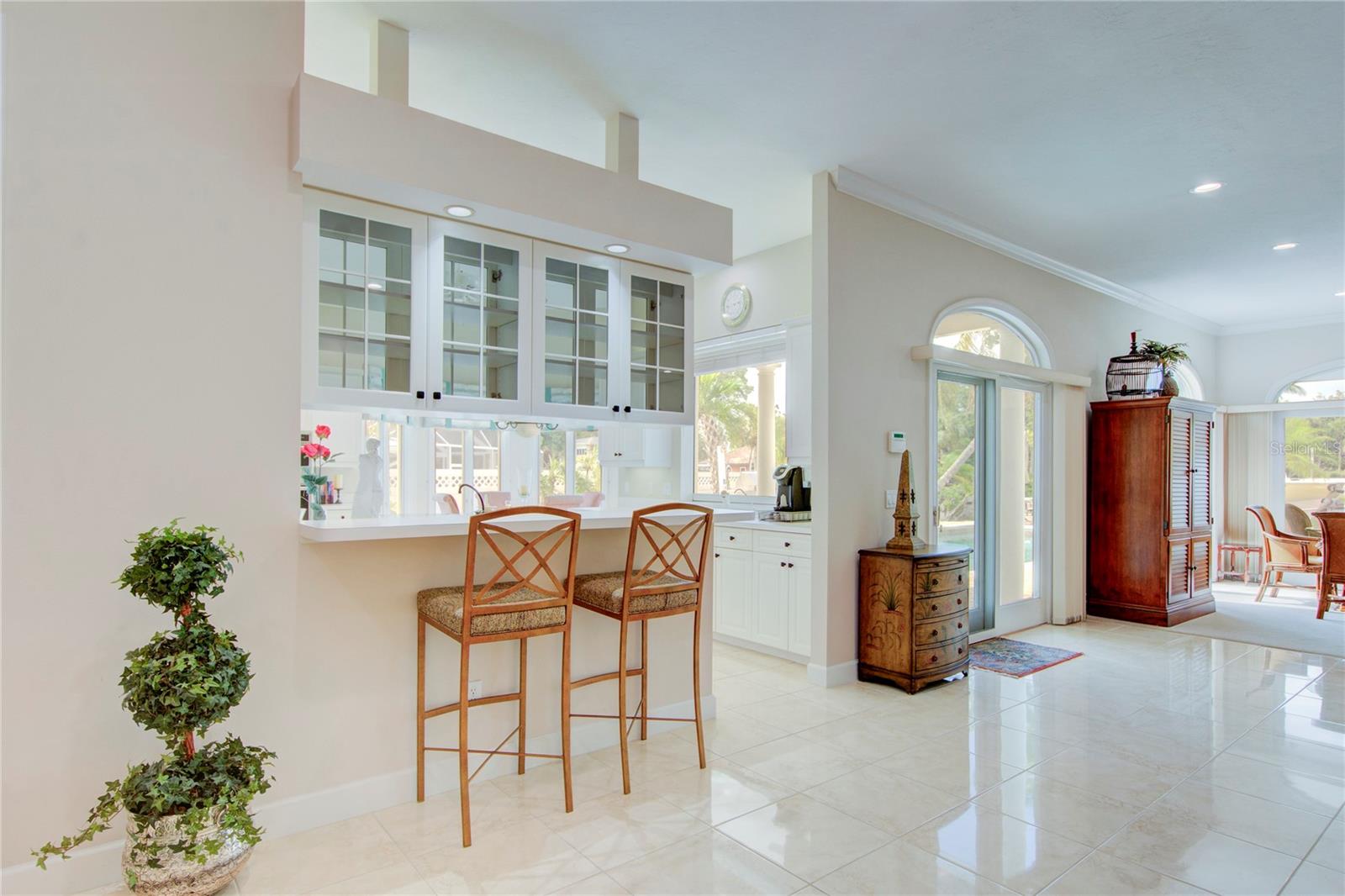 Listing photo id 30 for 548 Siesta Drive