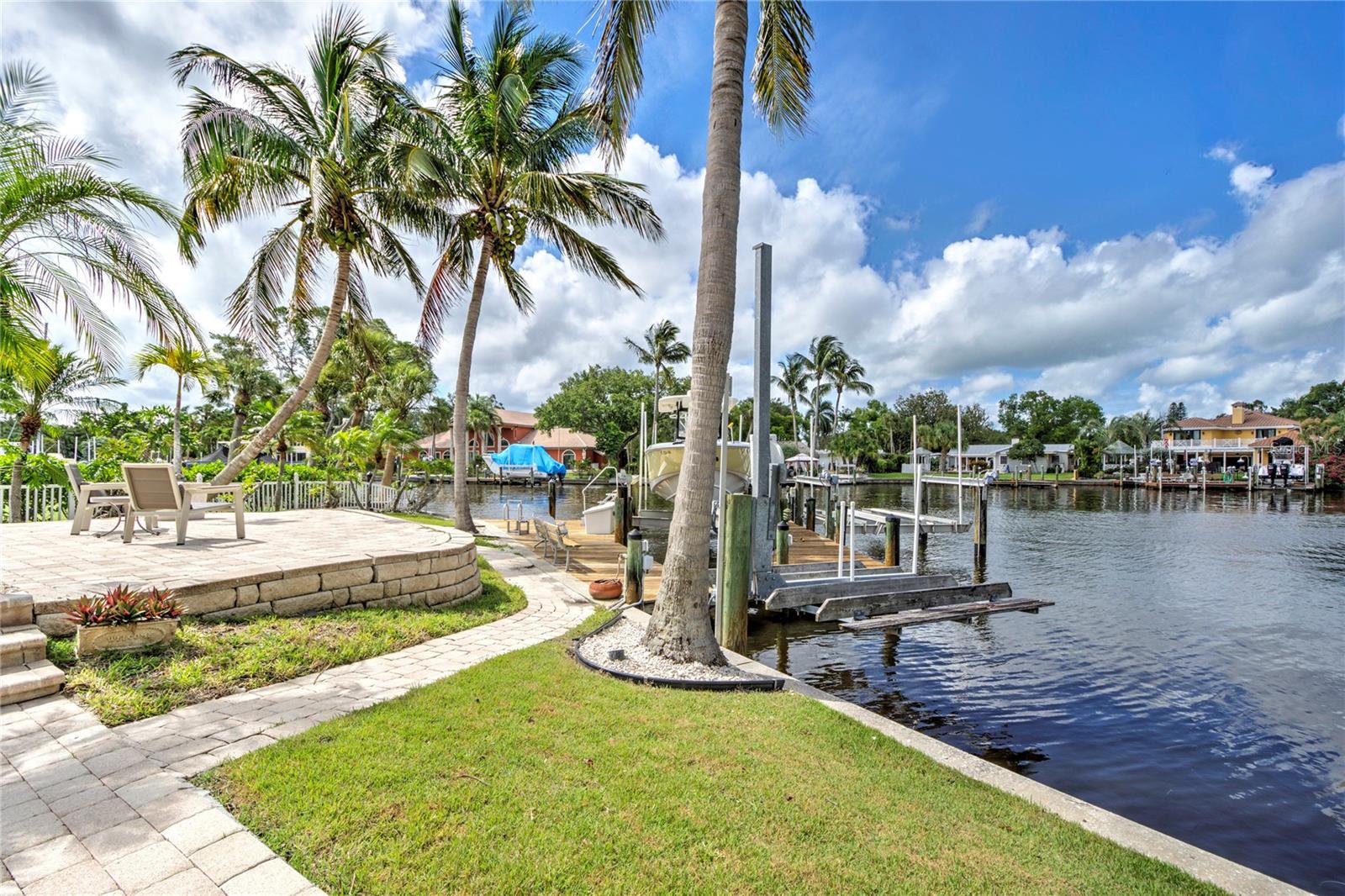 Listing photo id 72 for 548 Siesta Drive