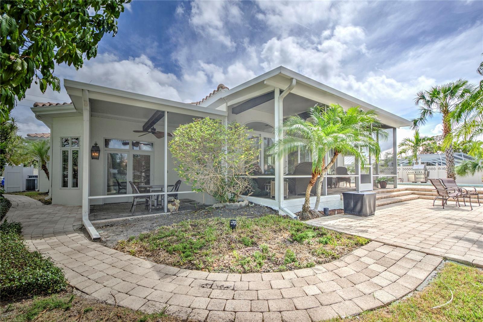 Listing photo id 73 for 548 Siesta Drive