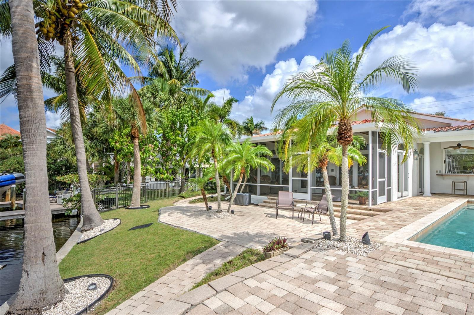 Listing photo id 75 for 548 Siesta Drive