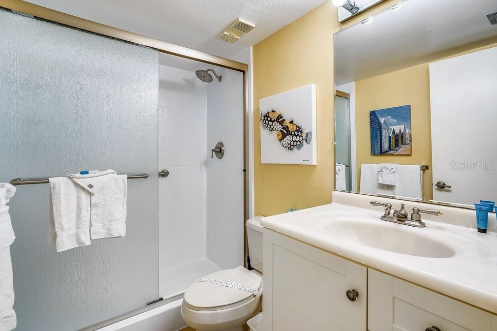 Listing photo id 17 for 7532 Bayshore Drive 205