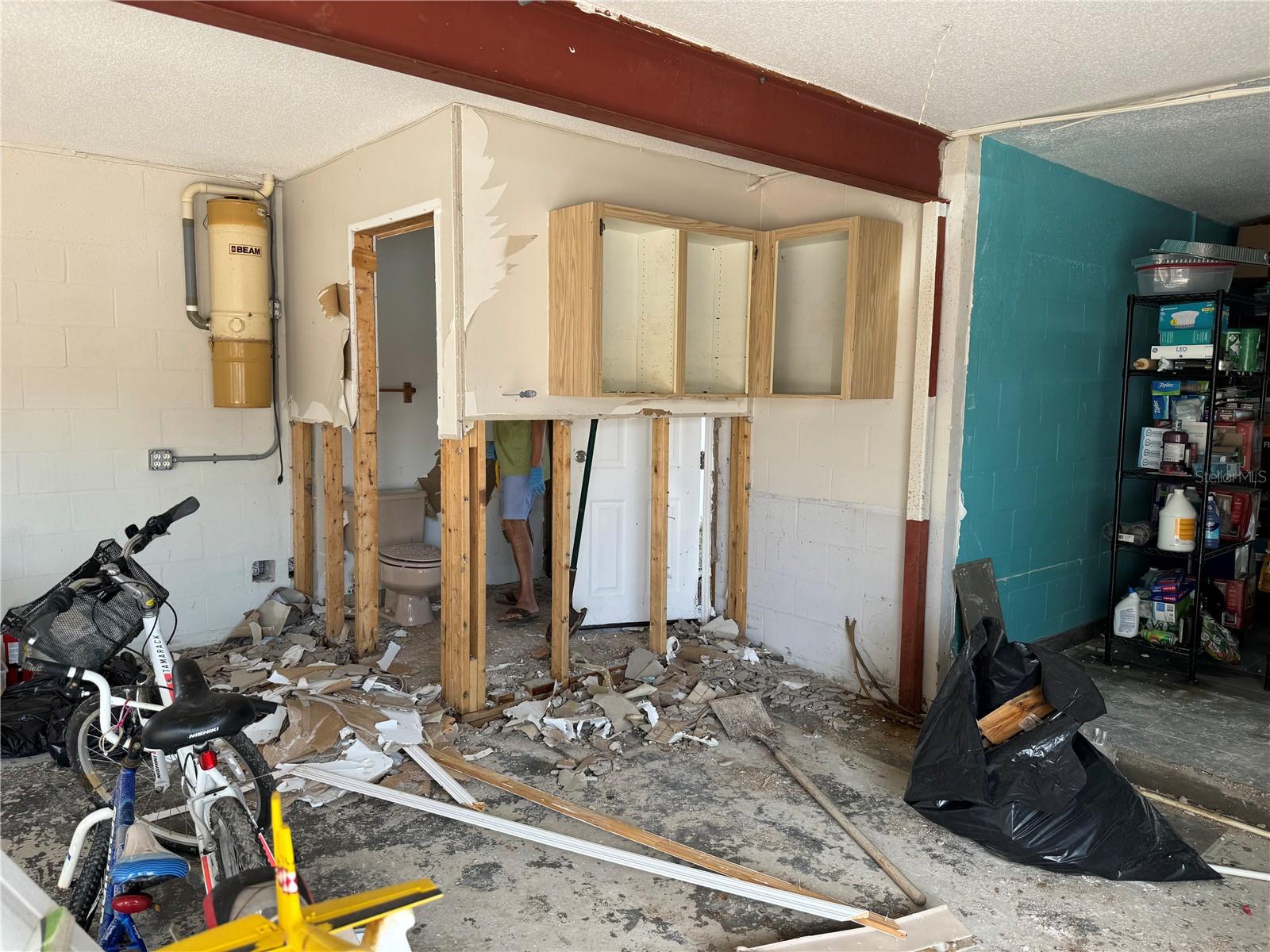 Image 9 of 11 For 15529 Redington Drive