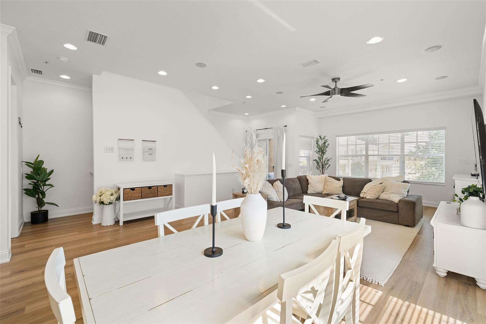 Listing photo id 12 for 111 Albany Avenue 7