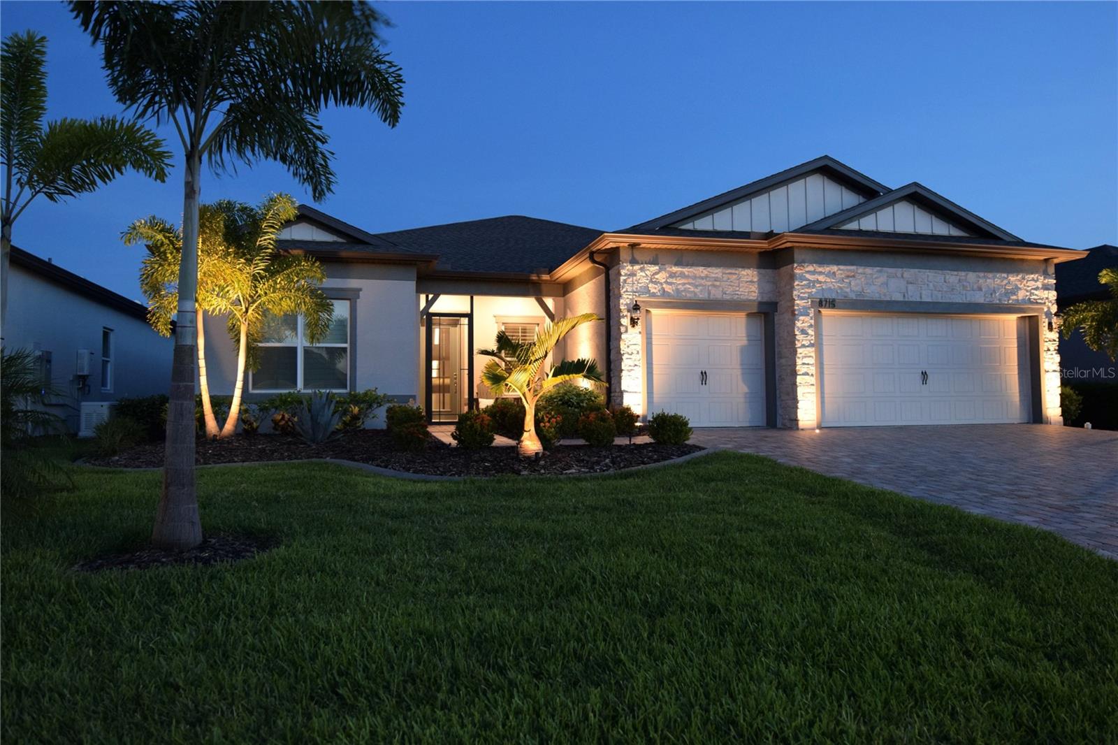 Listing photo id 2 for 8715 Backshore Lane