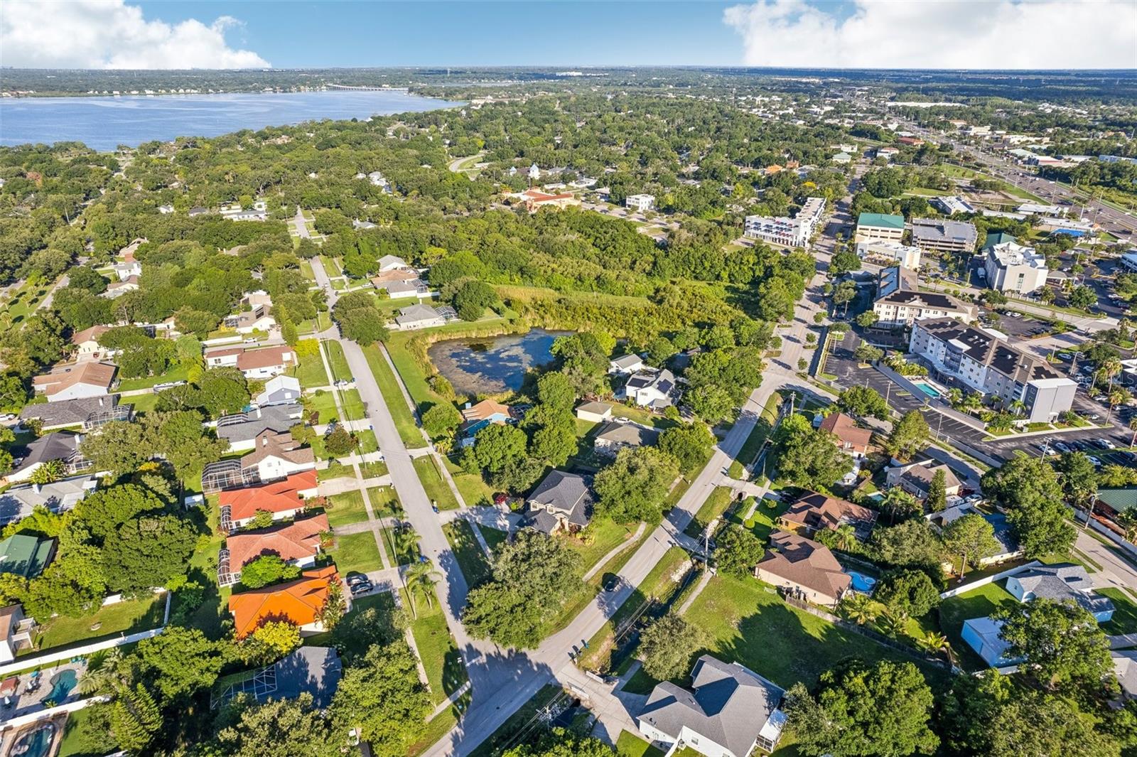 Listing photo id 53 for 606 Clarendon Street