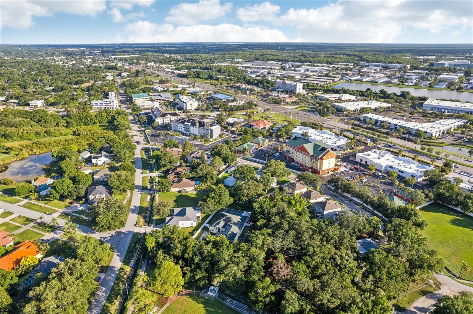 Listing photo id 54 for 606 Clarendon Street