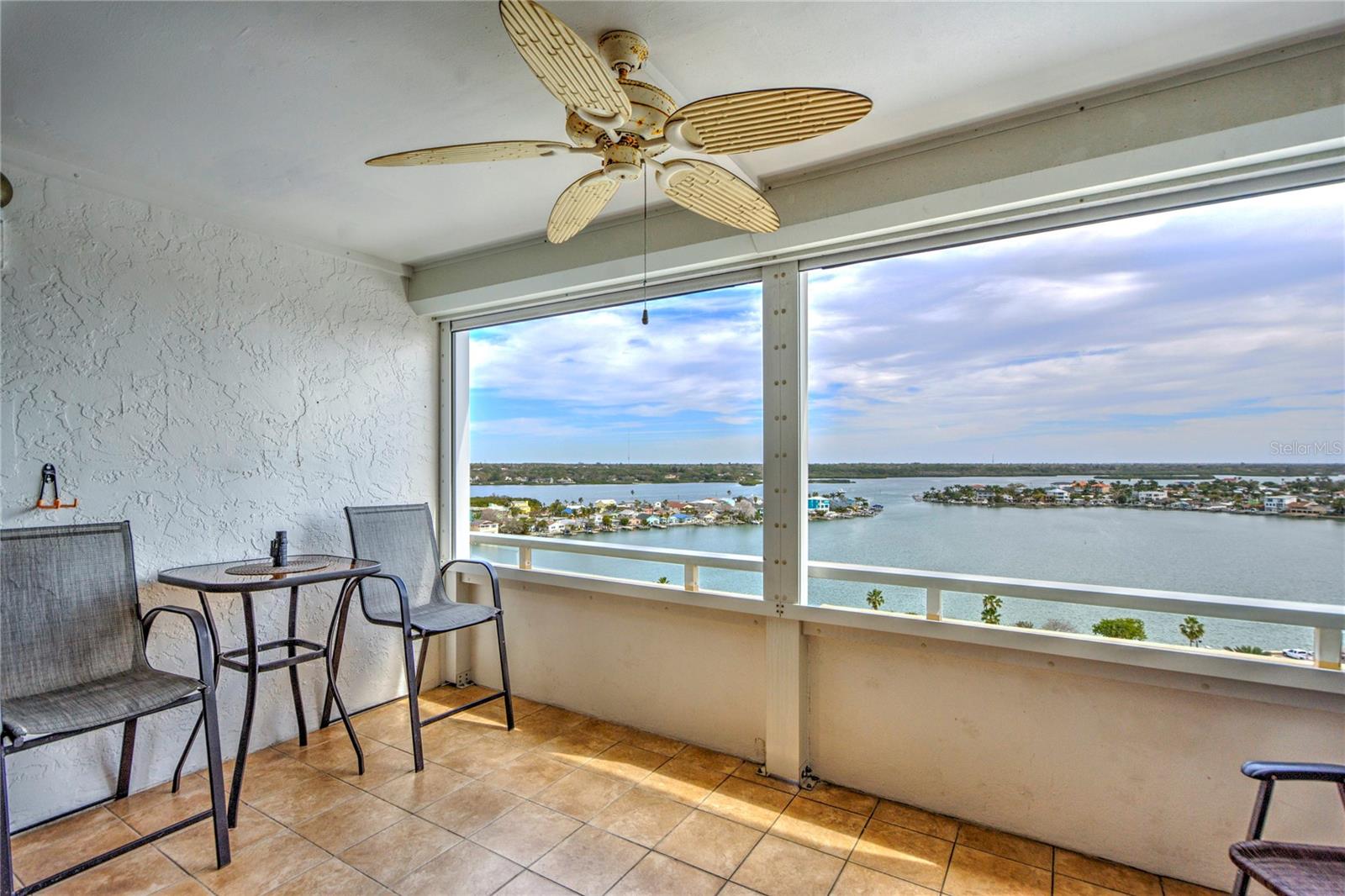 Image 11 of 53 For 17920 Gulf Boulevard 1401