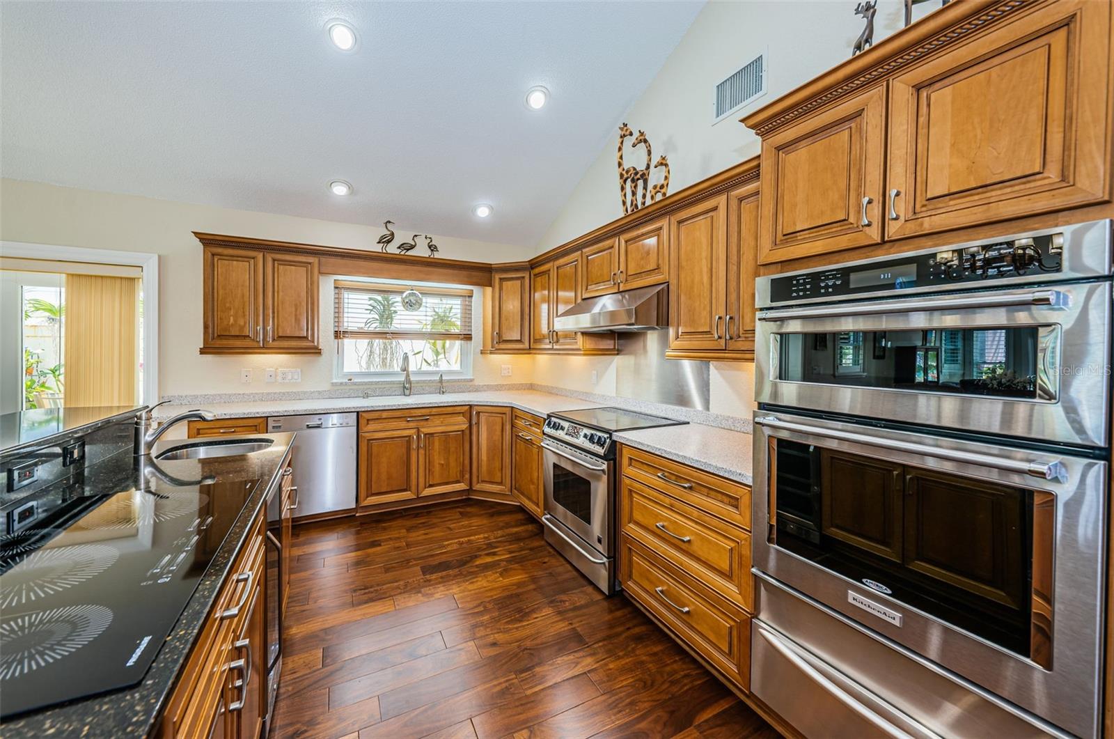 Listing photo id 17 for 10109 Tarpon Drive