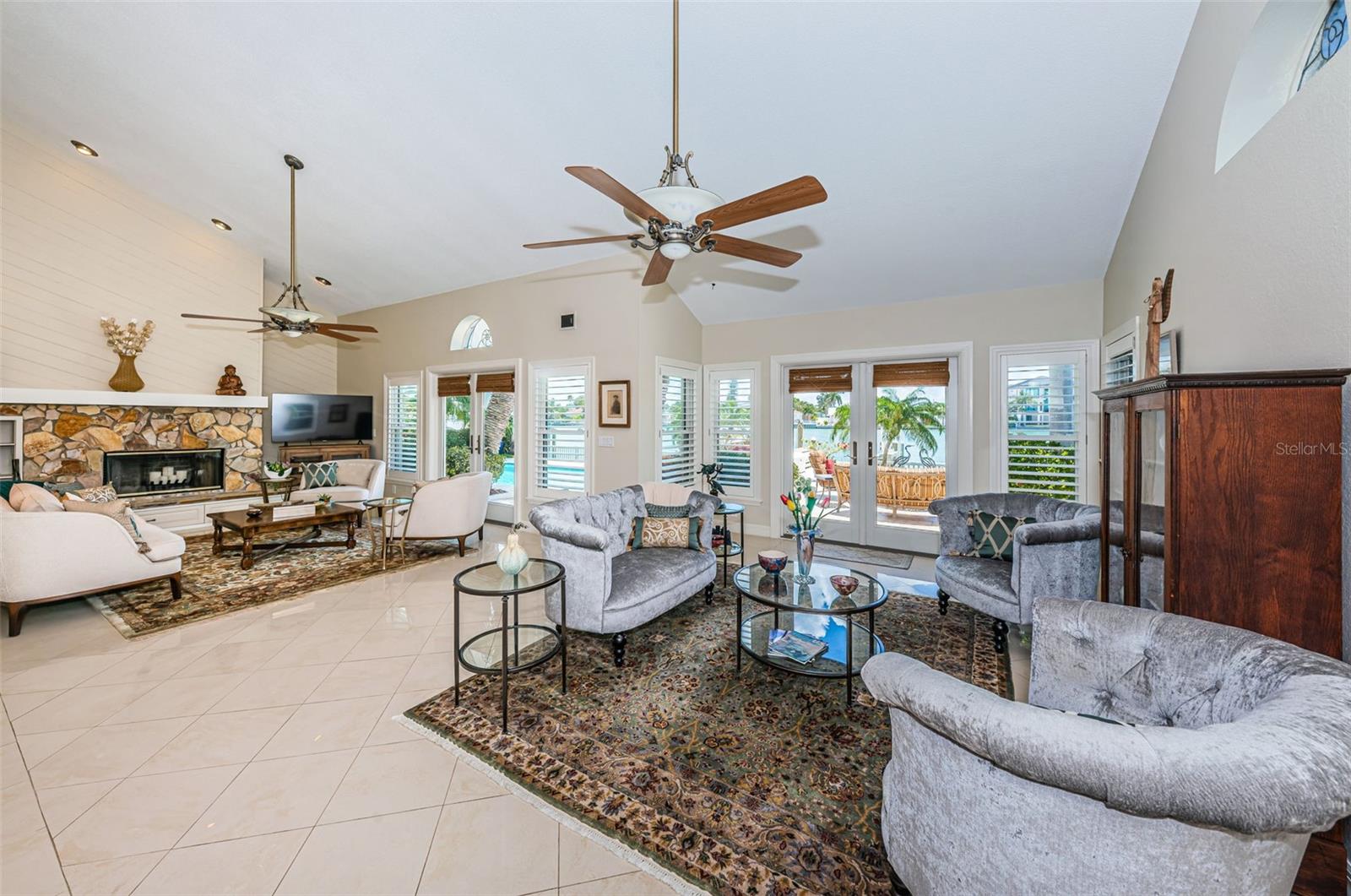 Listing photo id 21 for 10109 Tarpon Drive