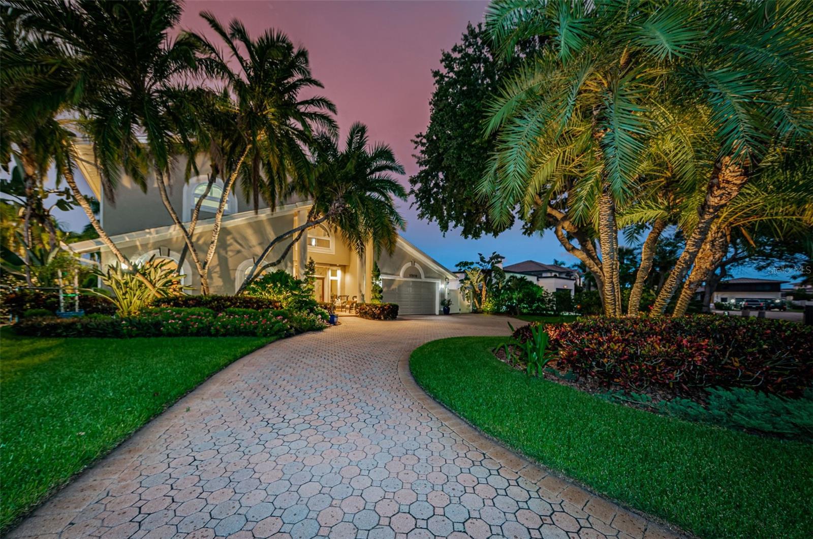 Listing photo id 4 for 10109 Tarpon Drive