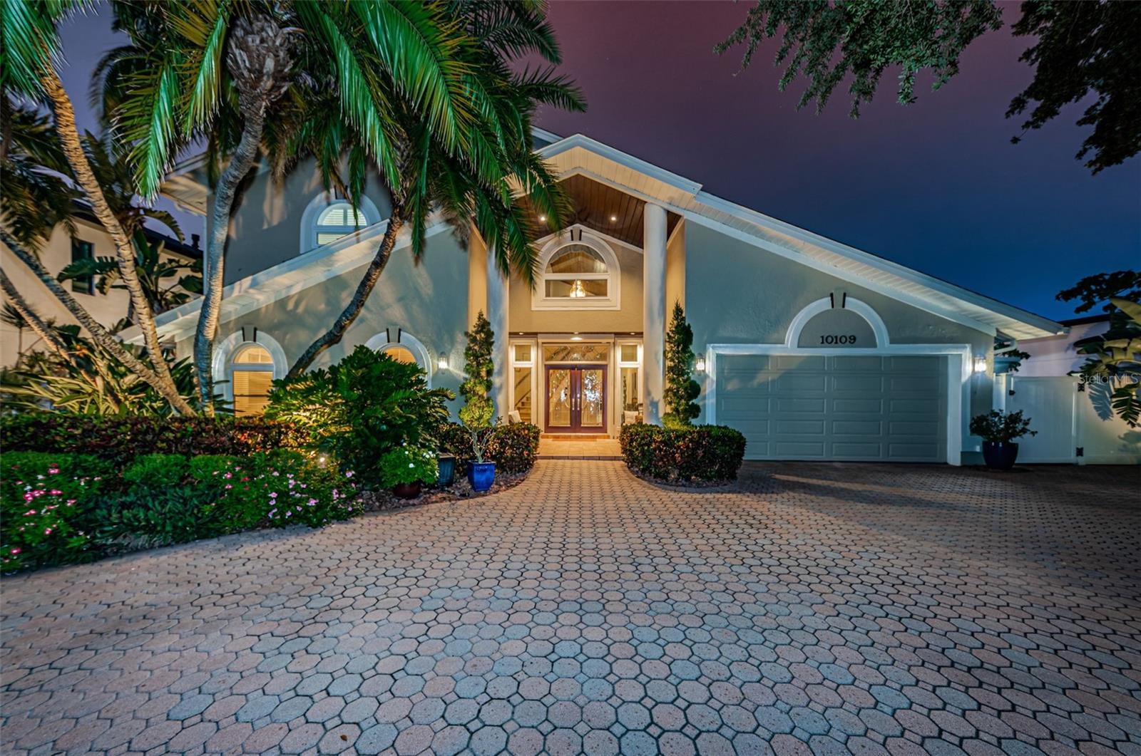 Listing photo id 6 for 10109 Tarpon Drive