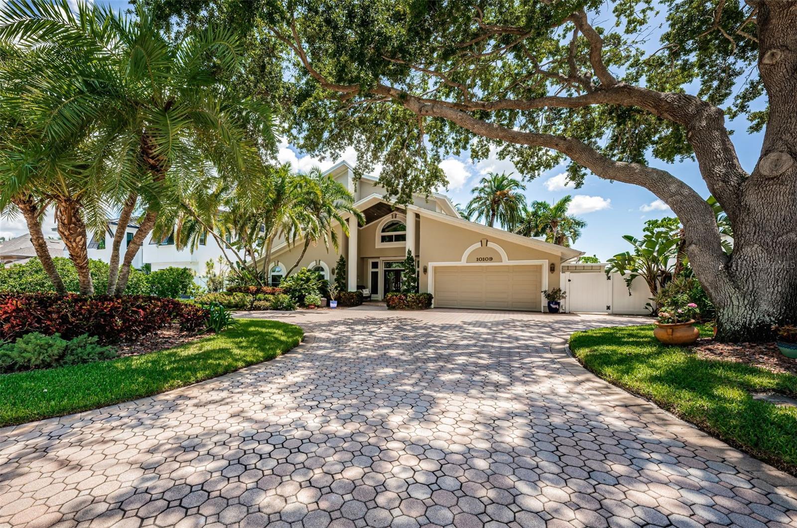 Listing photo id 7 for 10109 Tarpon Drive