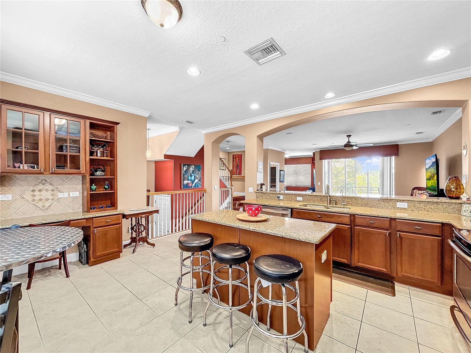 Listing photo id 5 for 7193 Islamorada Cir